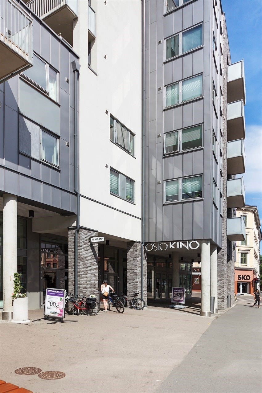 Ringnes Park med et flott tilbud av butikker, kino og treningssenter Galleribilde