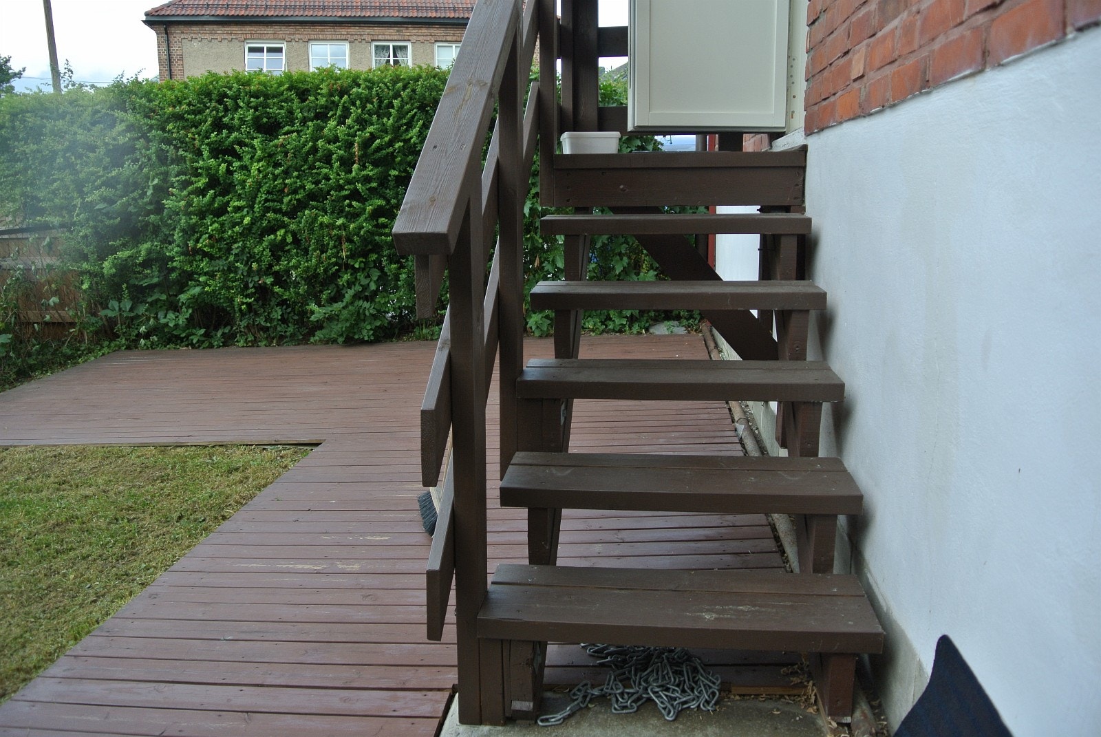 Utgang fra stue til egen vestvendt solrik hage. Galleribilde