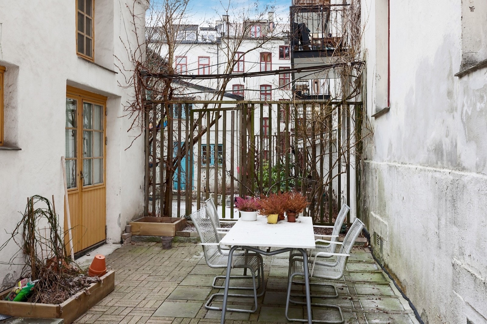 Koselig sittegruppe i felles gårdsrom. Galleribilde