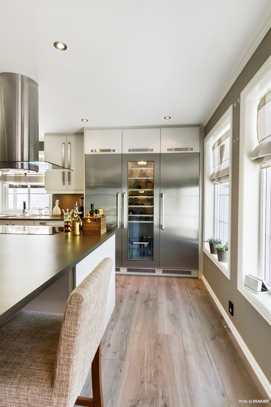 Kjøkken med vinskap Galleribilde