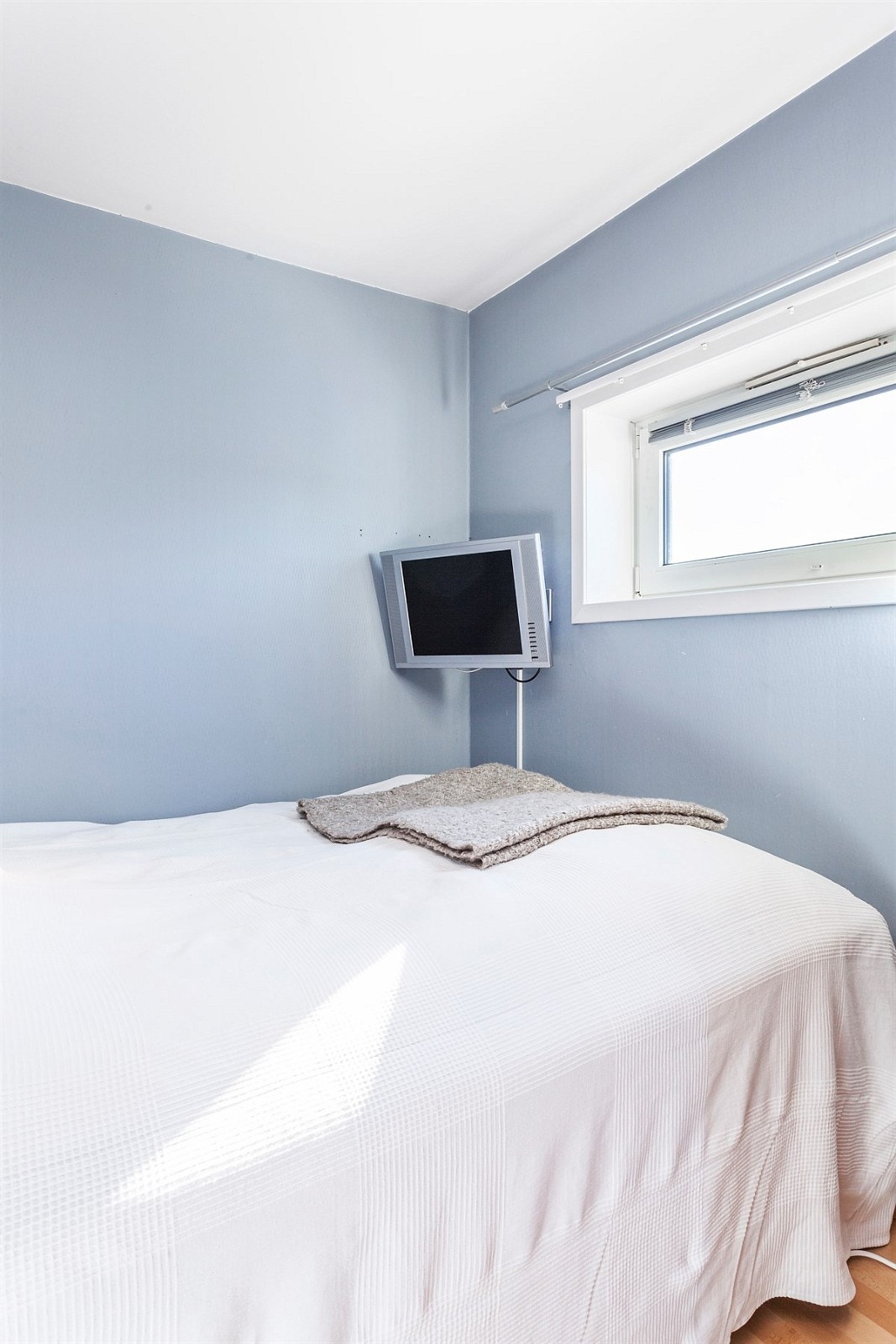 Rommet er stort nokk til å dele i to og idet dette er endeleilighet vil det "nye" rommet også ha vindu Galleribilde