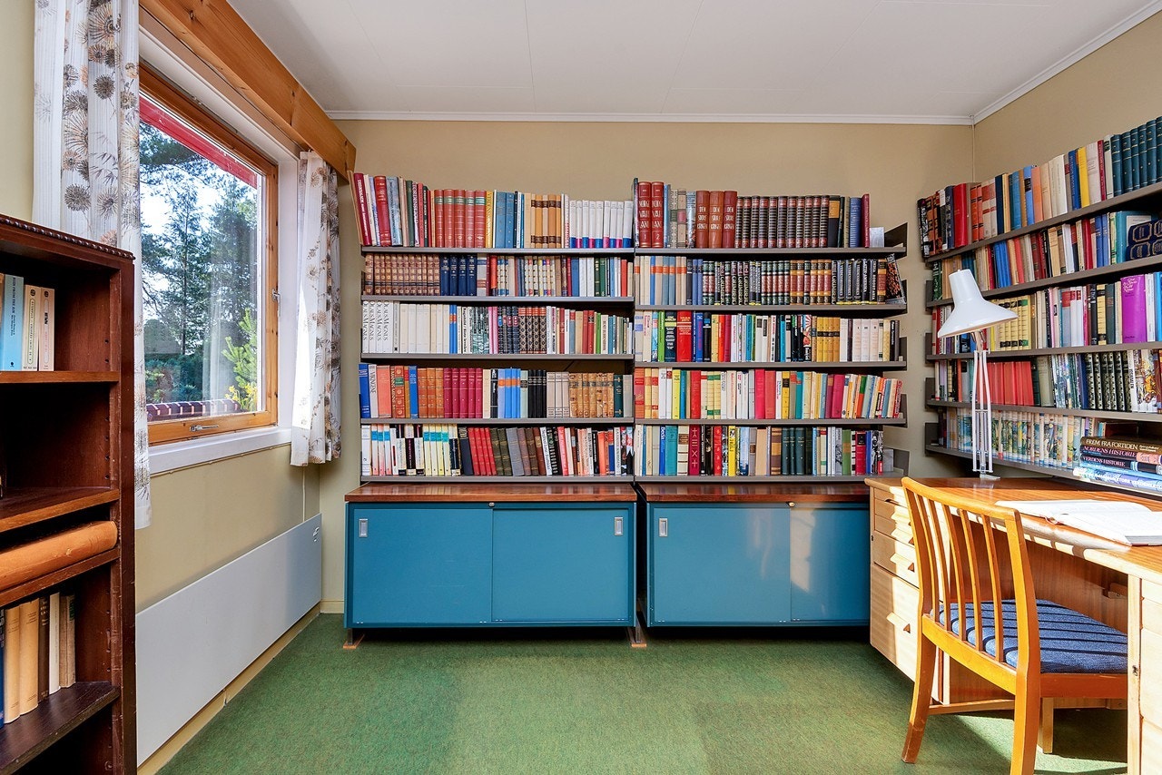 Bibliotek med arbeidsplass Galleribilde