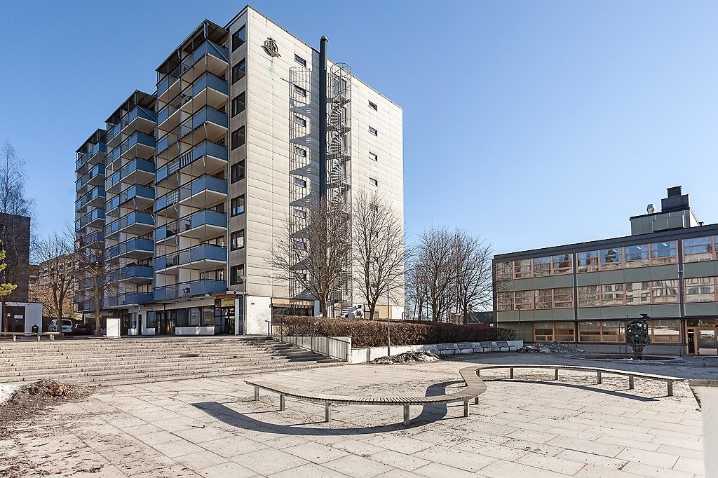 Nærområde med butikker og friareal Galleribilde