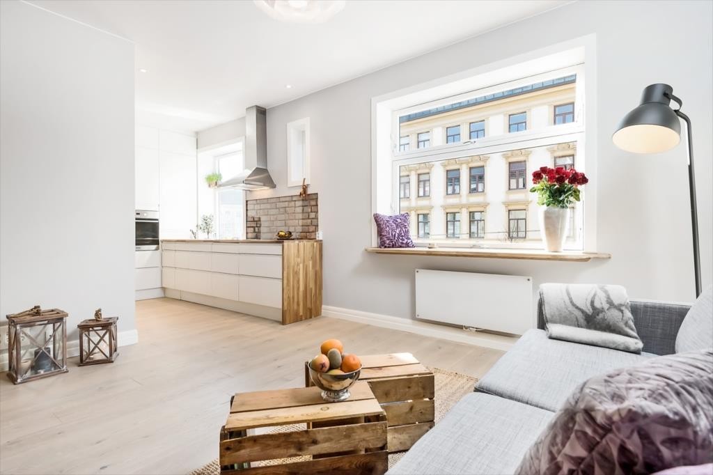 Stue mot kjøkken. Galleribilde