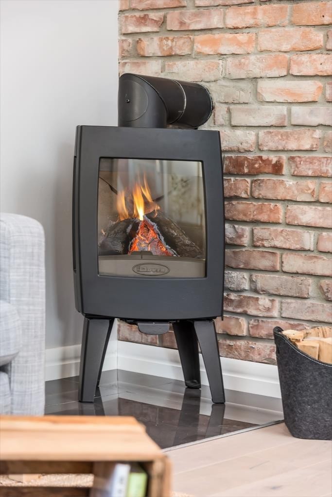 Ny, rentbrennende peisovn med synlig glassflate fra Dovre. Galleribilde