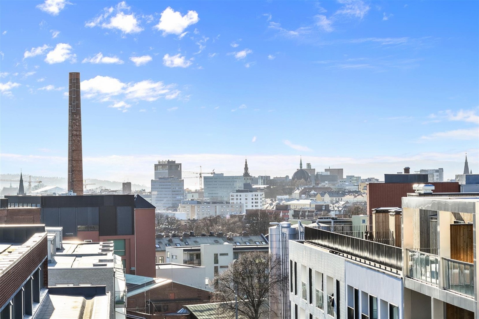 Utsikten fra leiligheten; Oslo Plaza, Barcode og resten av byen. Like fint dag og natt! Galleribilde