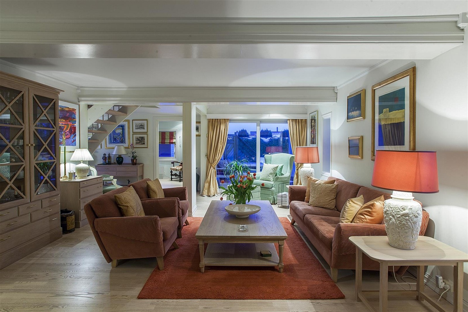 Fra stuen er det dirkete utgang til terrassen. Galleribilde