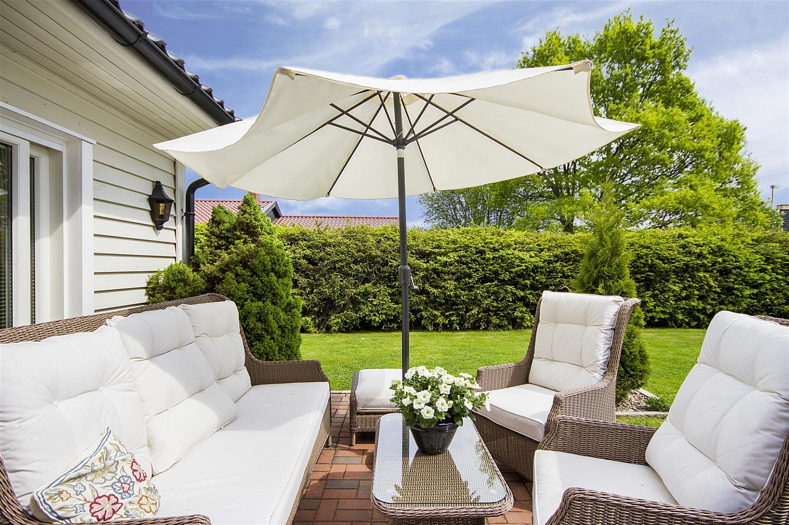 Her, i disse usjenerte omgivelsene, er det nydelig å nyte solskinnsdager og sosiale aftener. Galleribilde