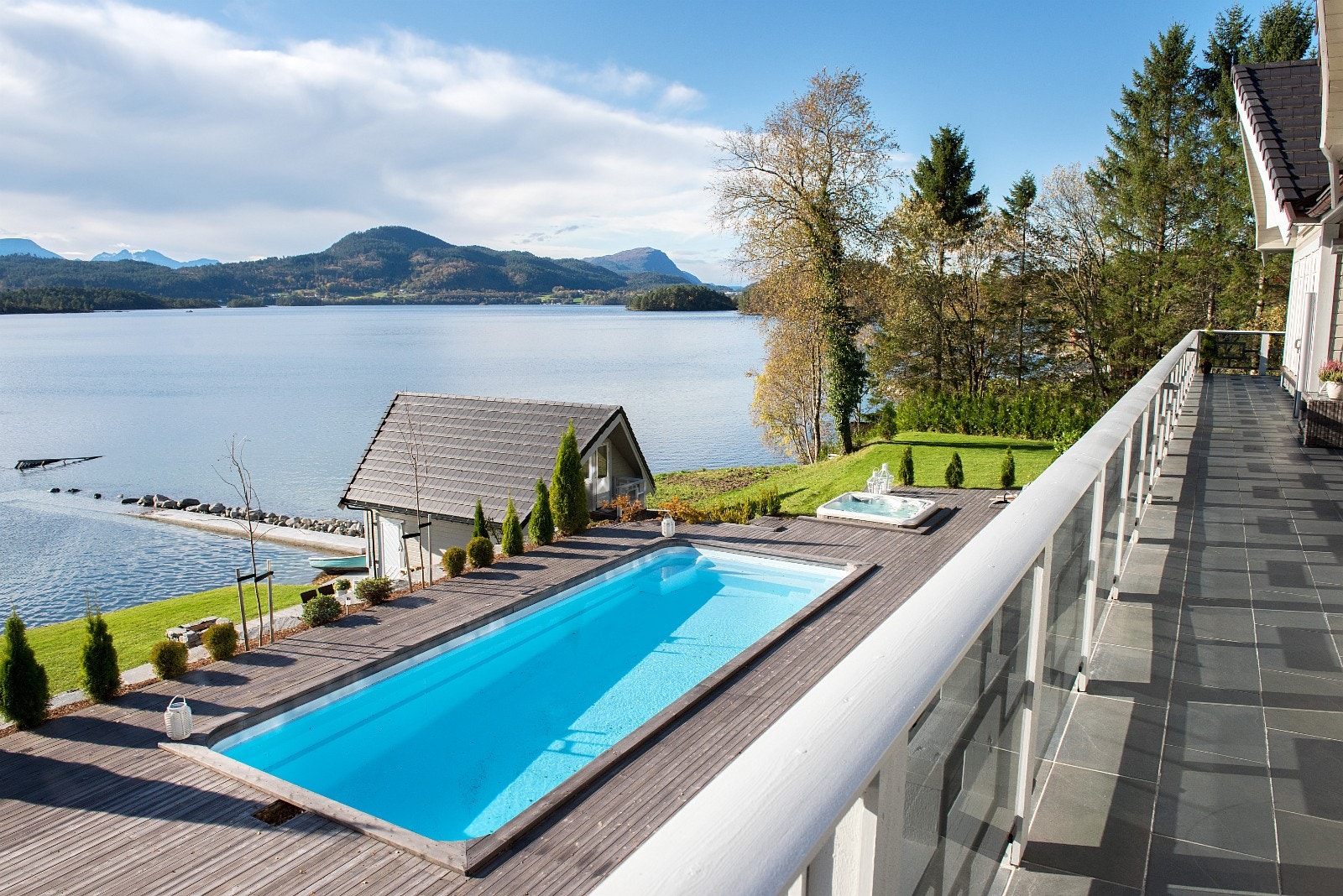 Utsikt fra terrassen mot sørvest Galleribilde