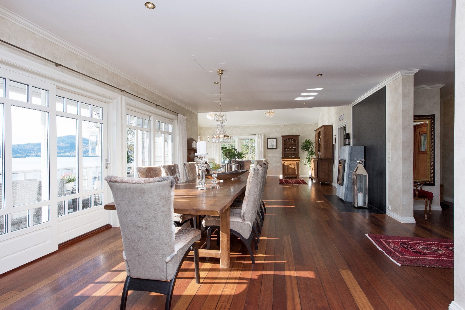 Spisestue mot stue Galleribilde