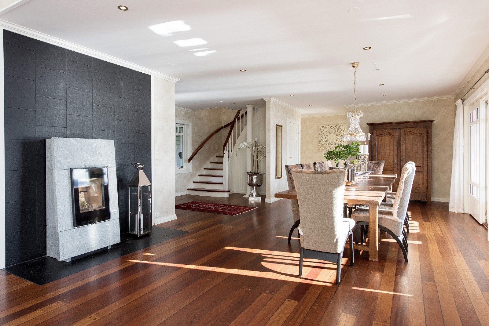 Spisestuedel med peis Galleribilde