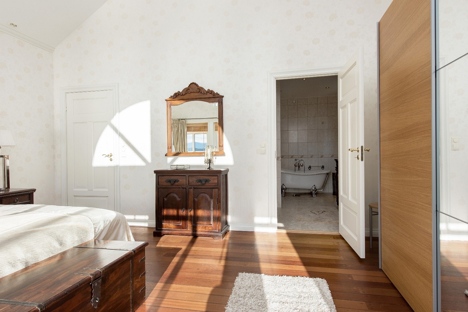 Hovedsoverom med eget bad Galleribilde