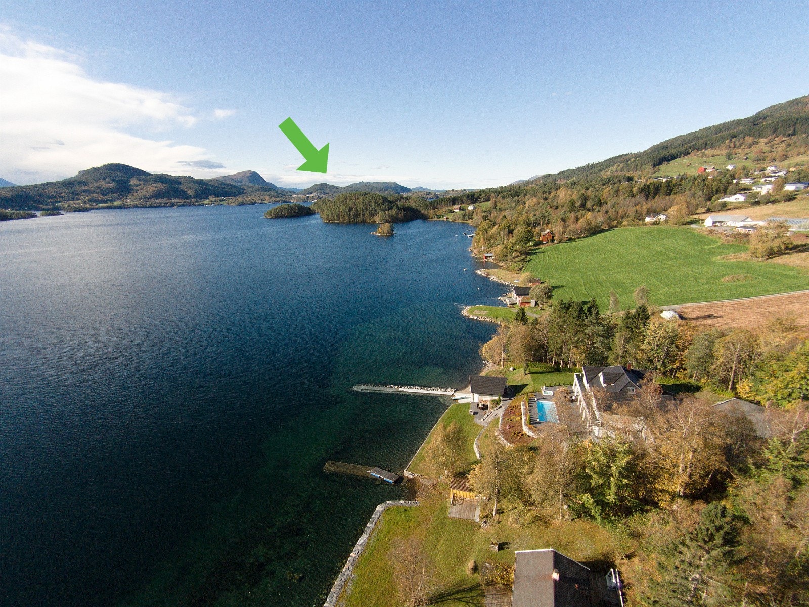 Ca. 25-30 minutters kjøring til Ålesund sentrum Galleribilde