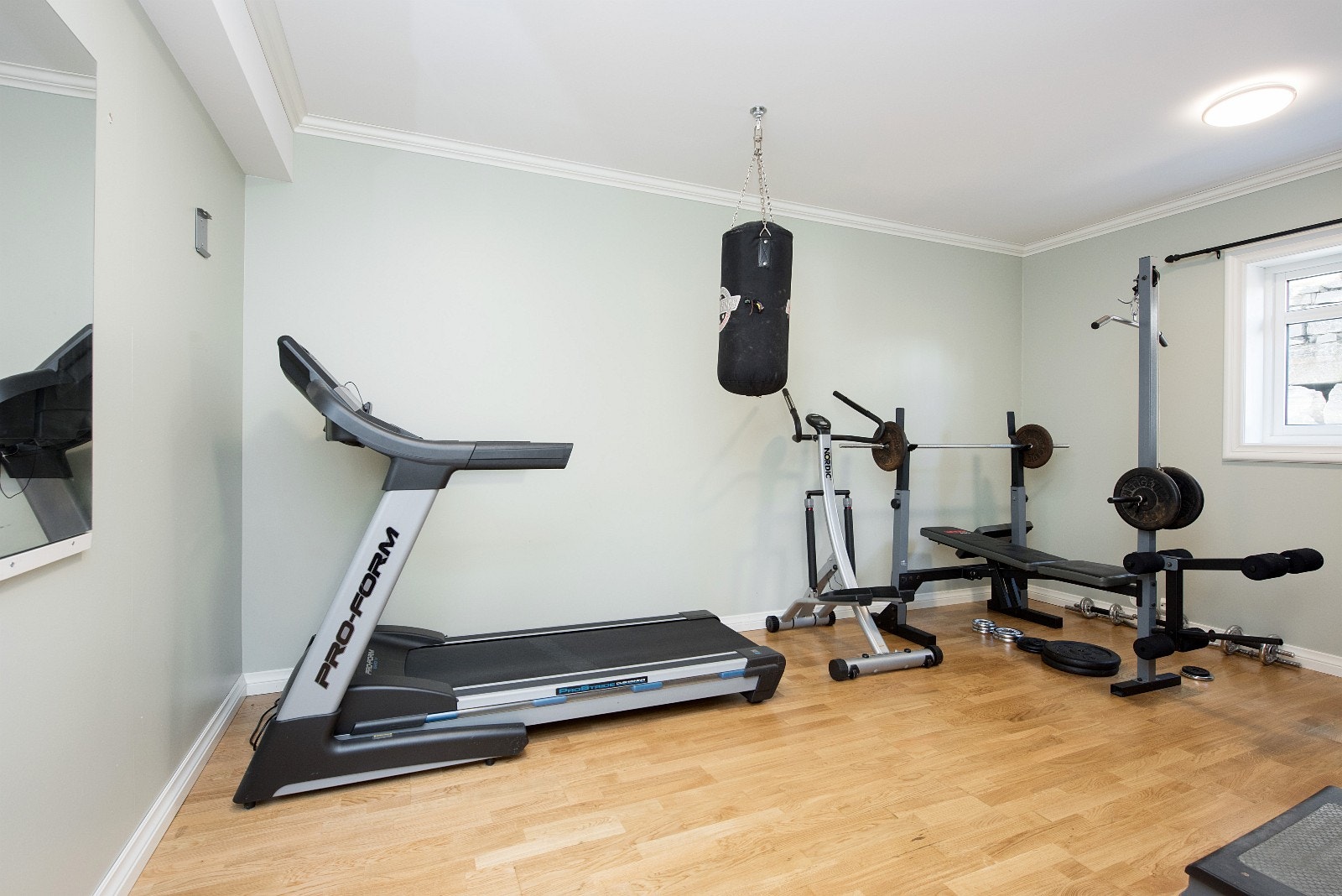 Treningsrom i kjeller Galleribilde