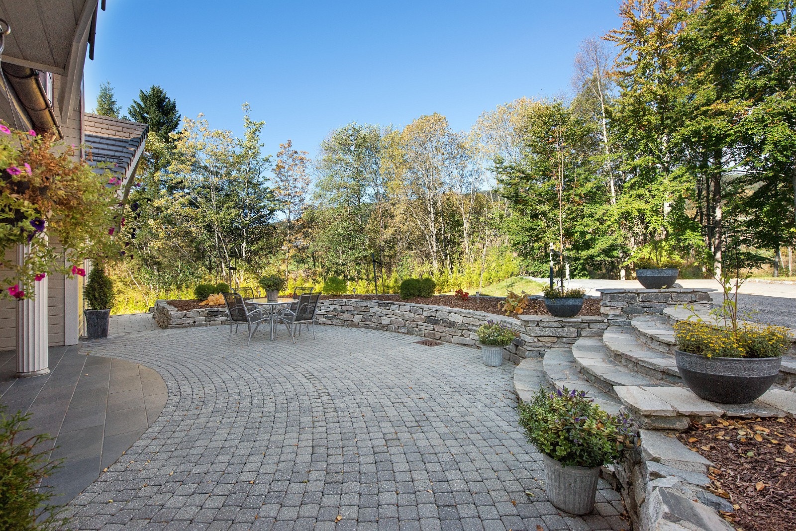 Pent opparbeidet inngangsparti Galleribilde