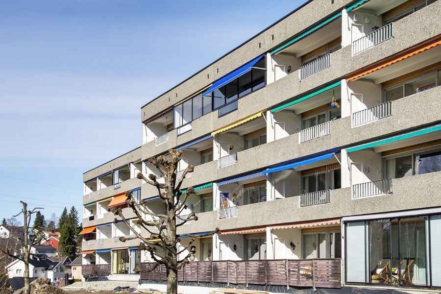 Fasade, det pågår dreneringsrabeider i borettslaget Galleribilde