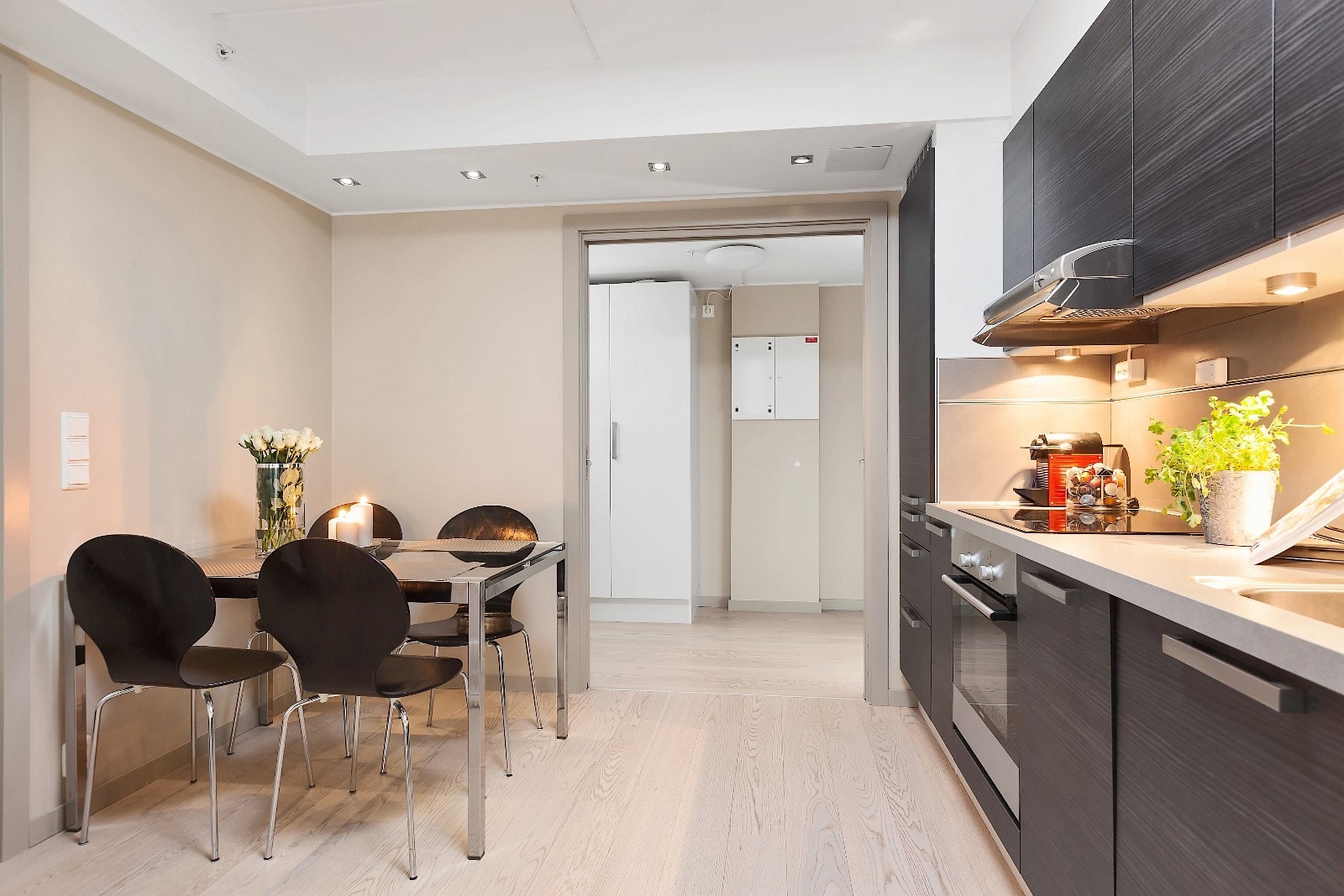 Kjøkken med spiseplass Galleribilde