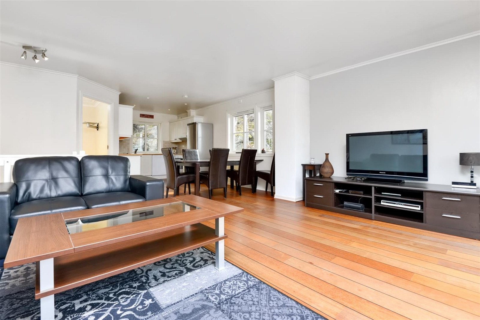 Stue/kjøkken. Galleribilde