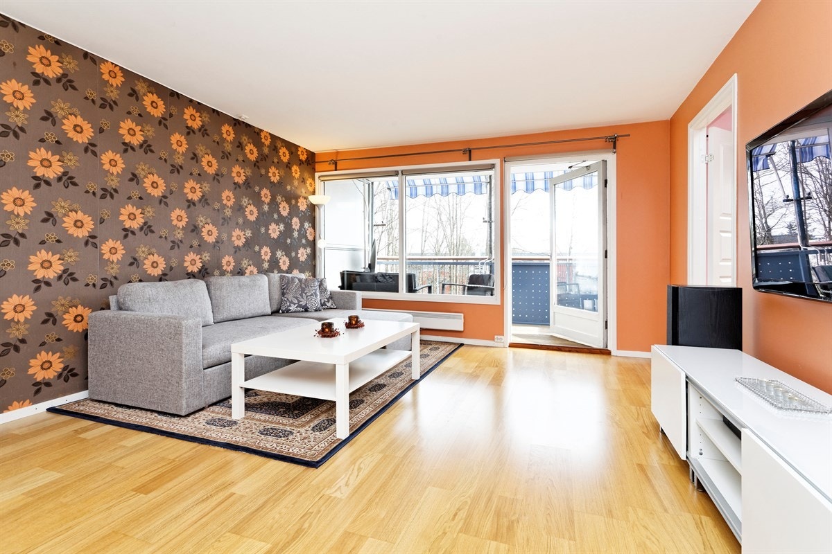 De store vinduene gir godt med lys og en luftig følelse Galleribilde