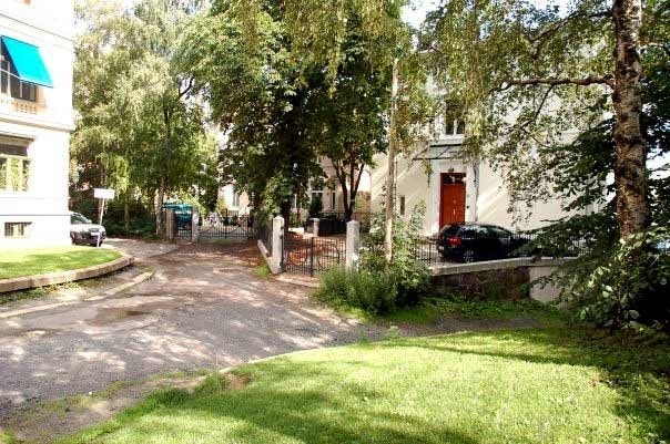 Innkjøring via privat vei fra Uranienborg terrasse Galleribilde