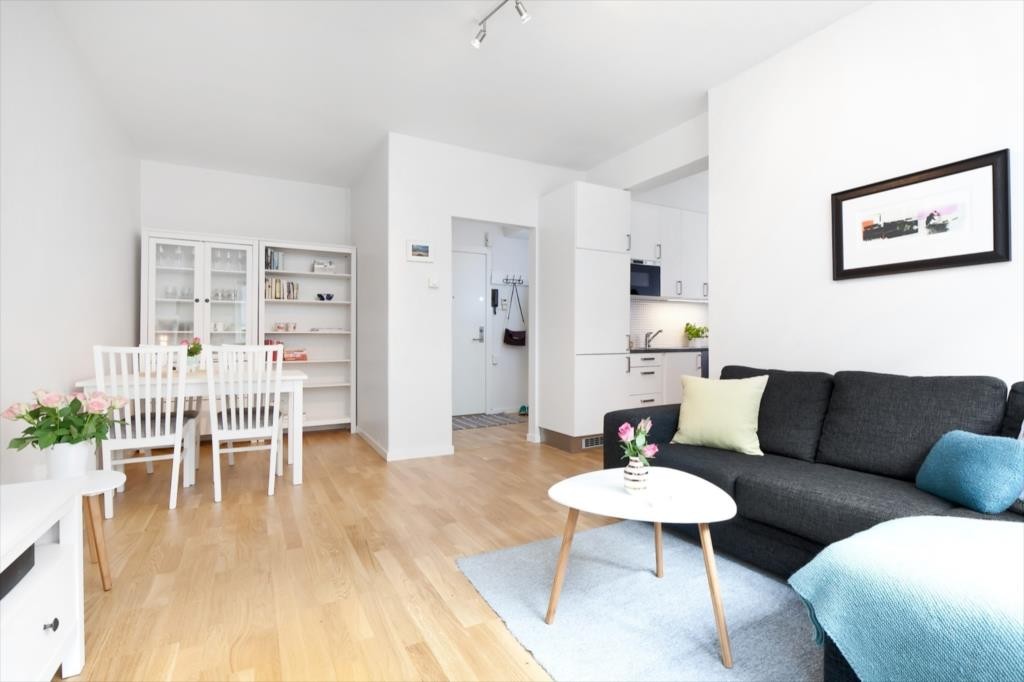 God plass i stue til spisegruppe. Galleribilde