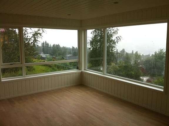 Stue / Kjøkken med flott utsikt over Lillehammer Galleribilde