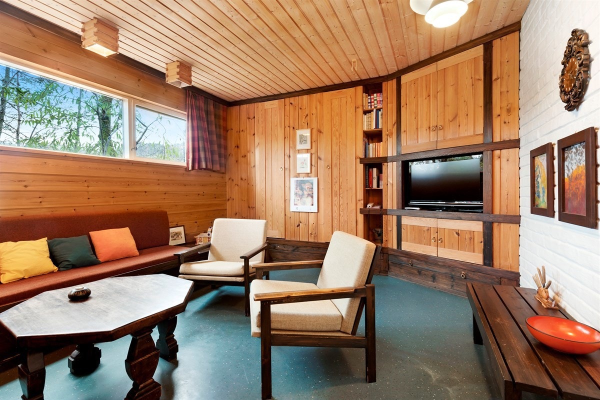 Fra hallen kommer man inn TV-rommet. Galleribilde