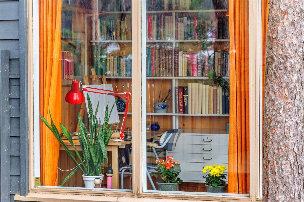 Blikk på kontordelen sett fra terrassen. Galleribilde
