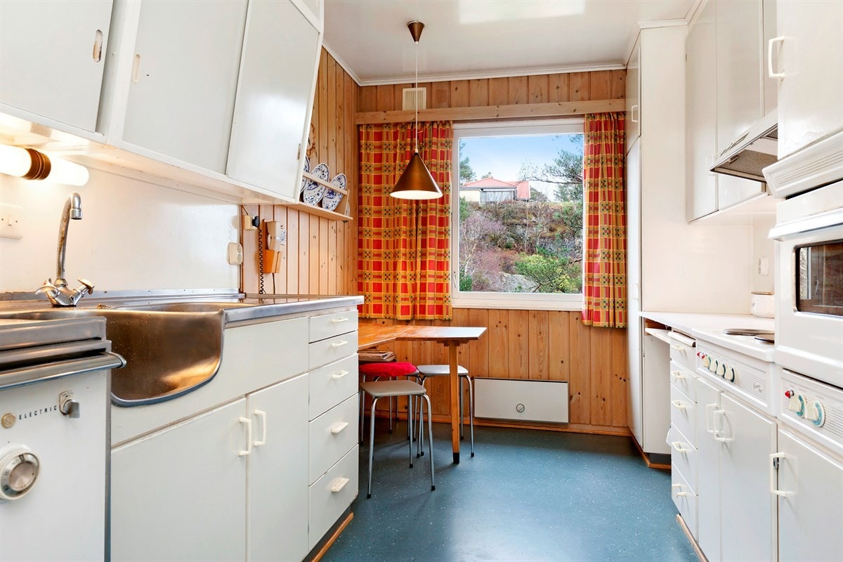 Her ser man den koselige spiseplassen på kjøkkenet. Galleribilde