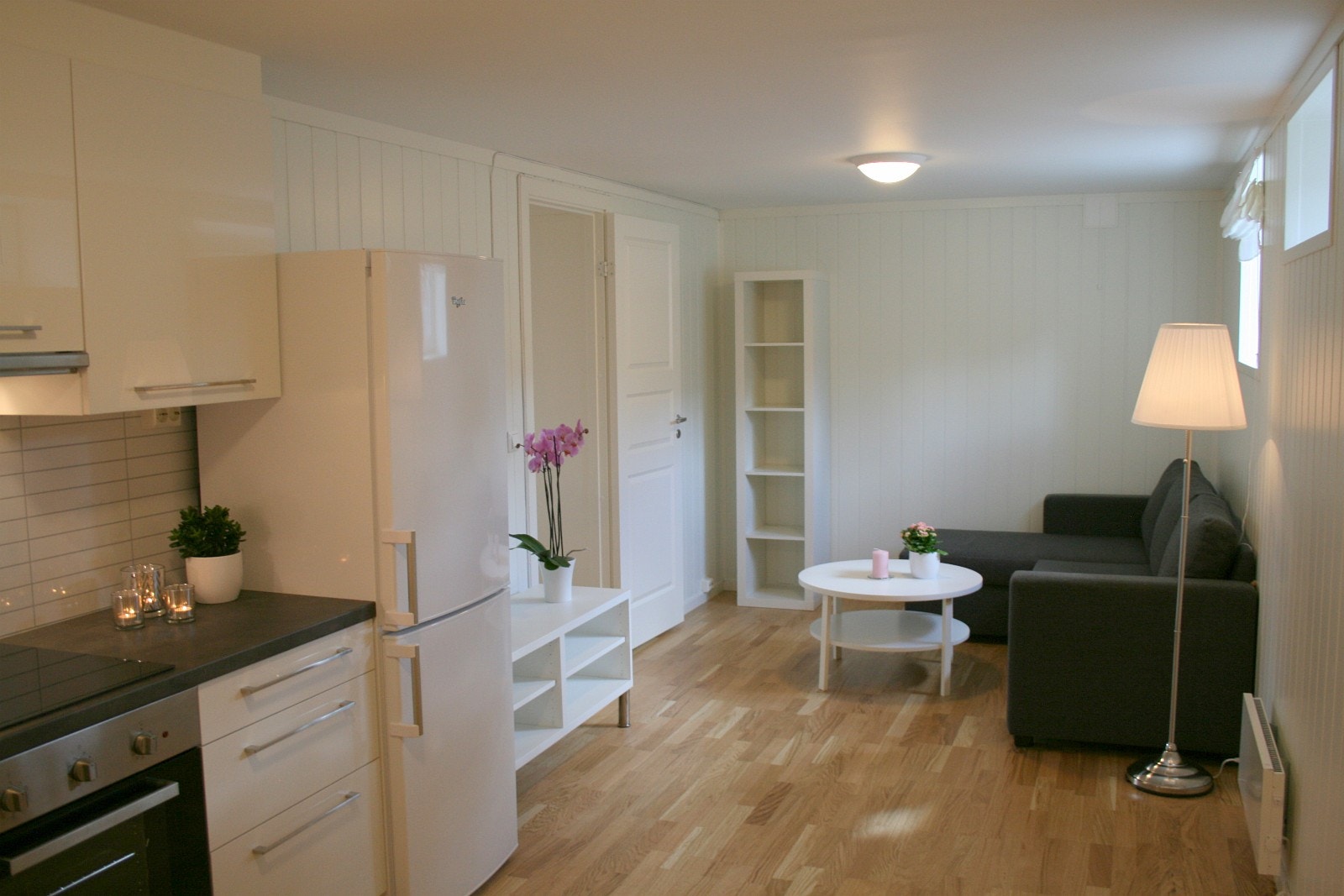 Stue med åpen kjøkkenløsning Galleribilde