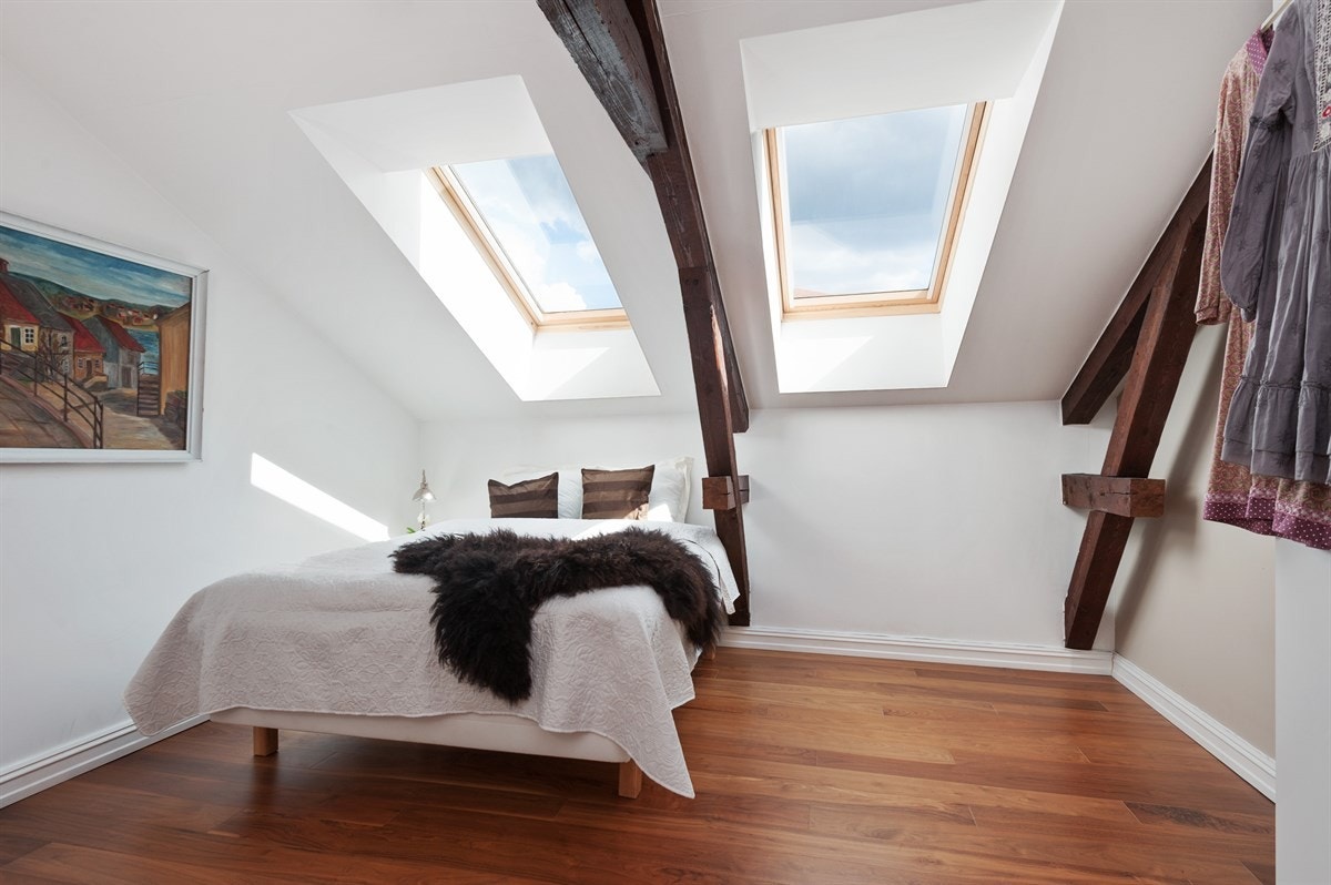 Hovedsoverommet er stort. Her er det god plass til oppbevaring etter eget ønske. Galleribilde