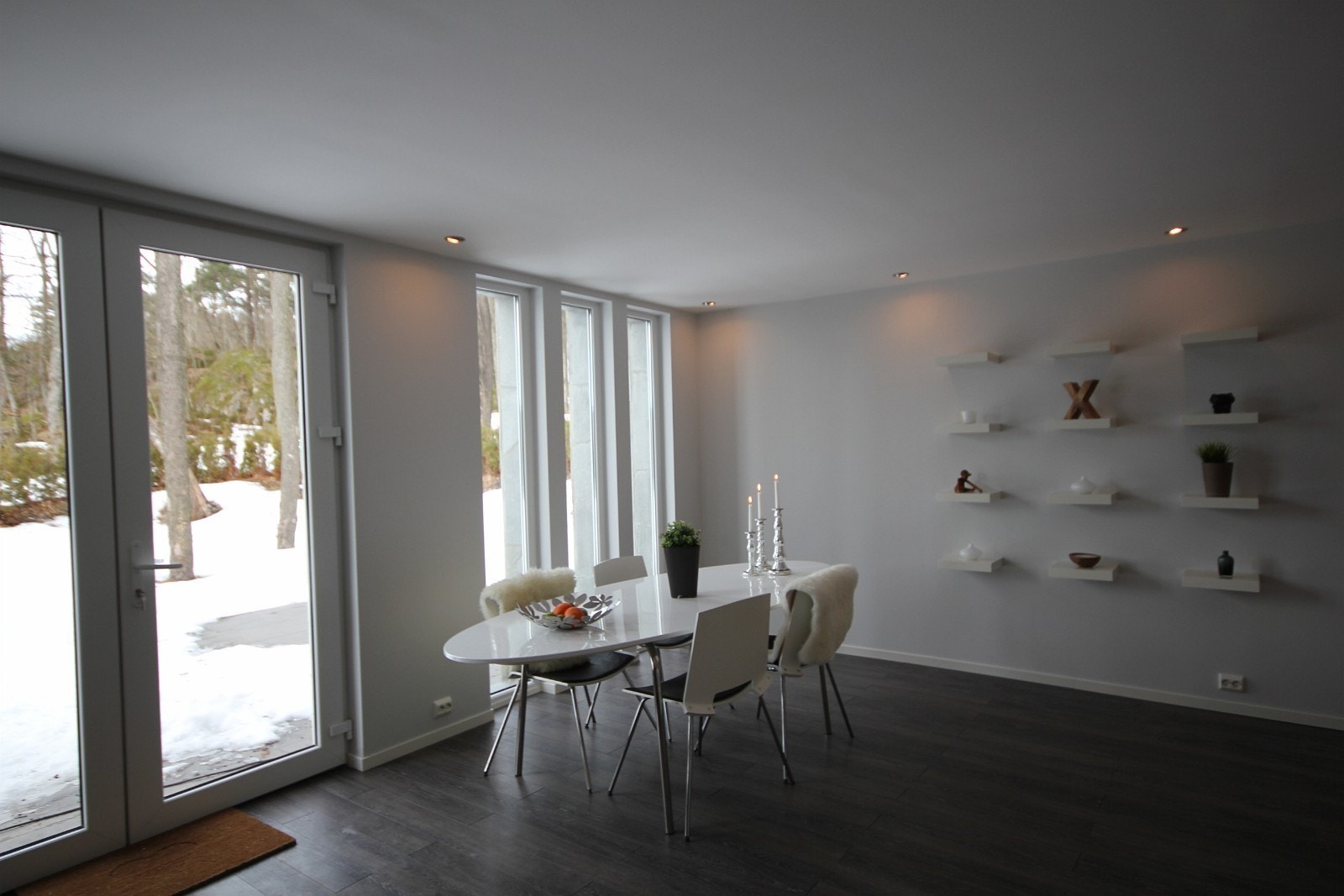 Doble verandadører ut til uteplassen Galleribilde