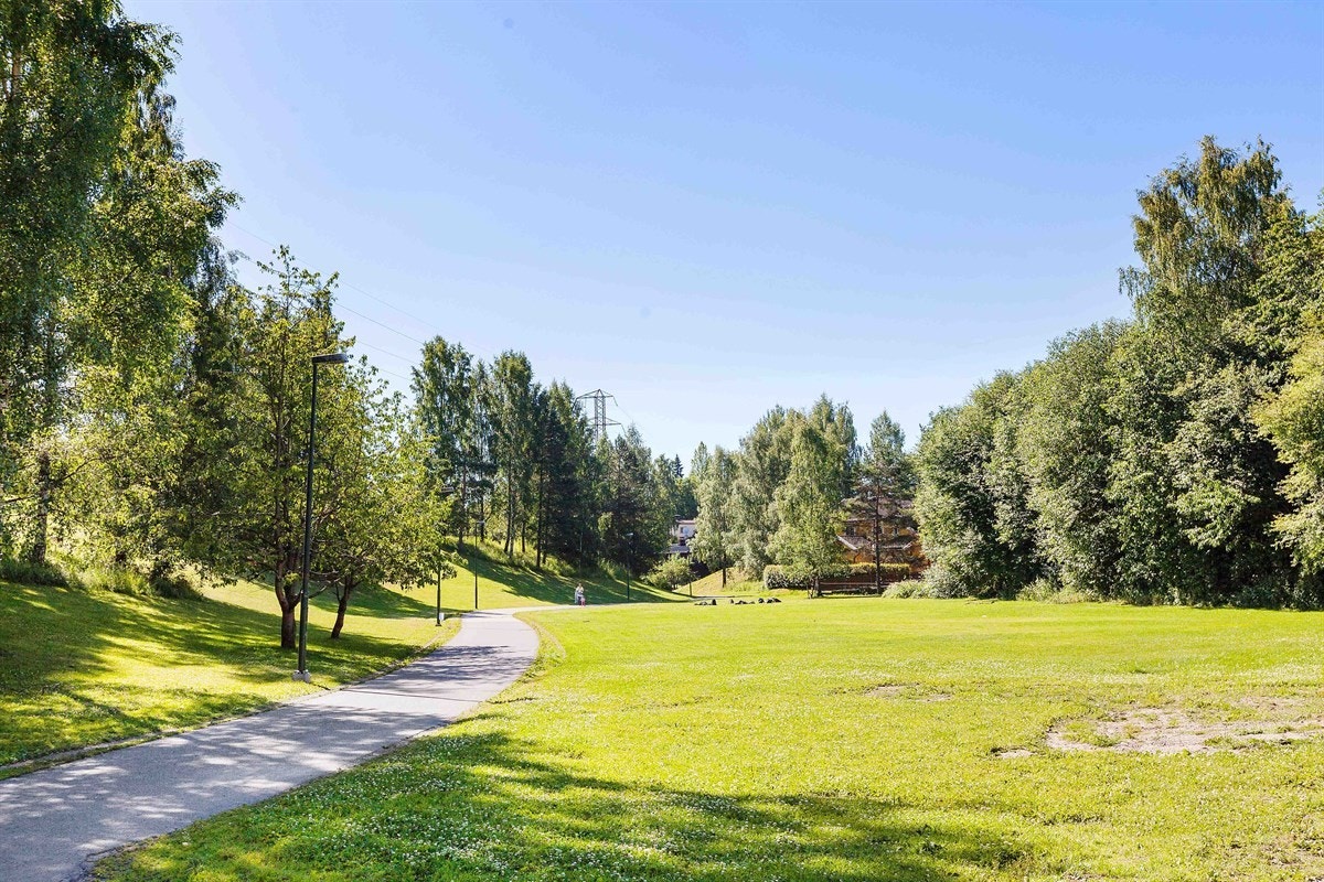 Fine opparbeidet sykkel- og gangvei til Bogstad Galleribilde