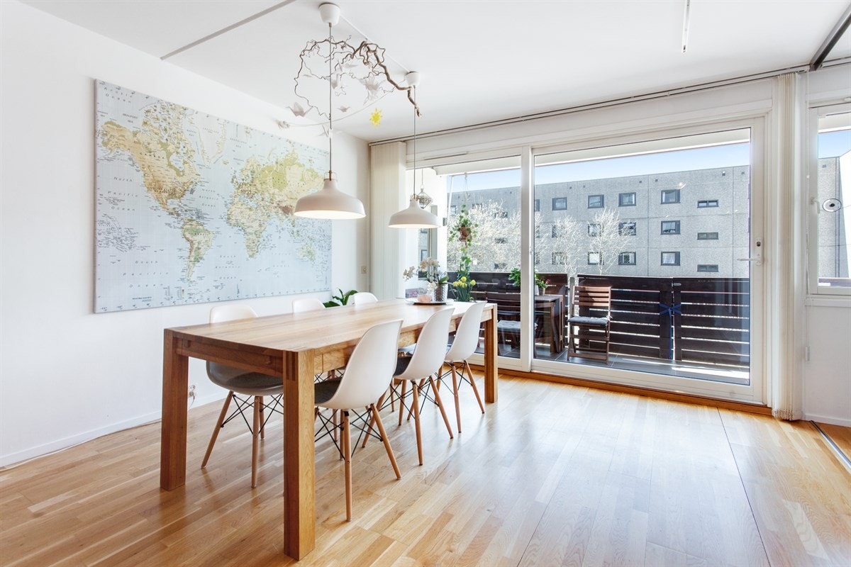 Her er det også plass til et spisebord i stua. Galleribilde