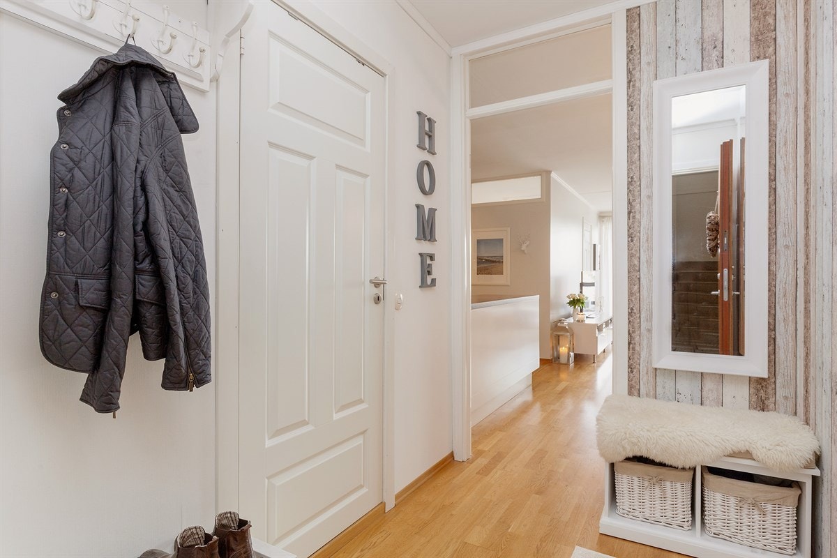 Entré med oppheng for ytterklær Galleribilde