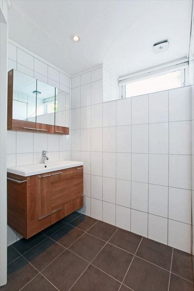 Bad med dusj og toalett Galleribilde