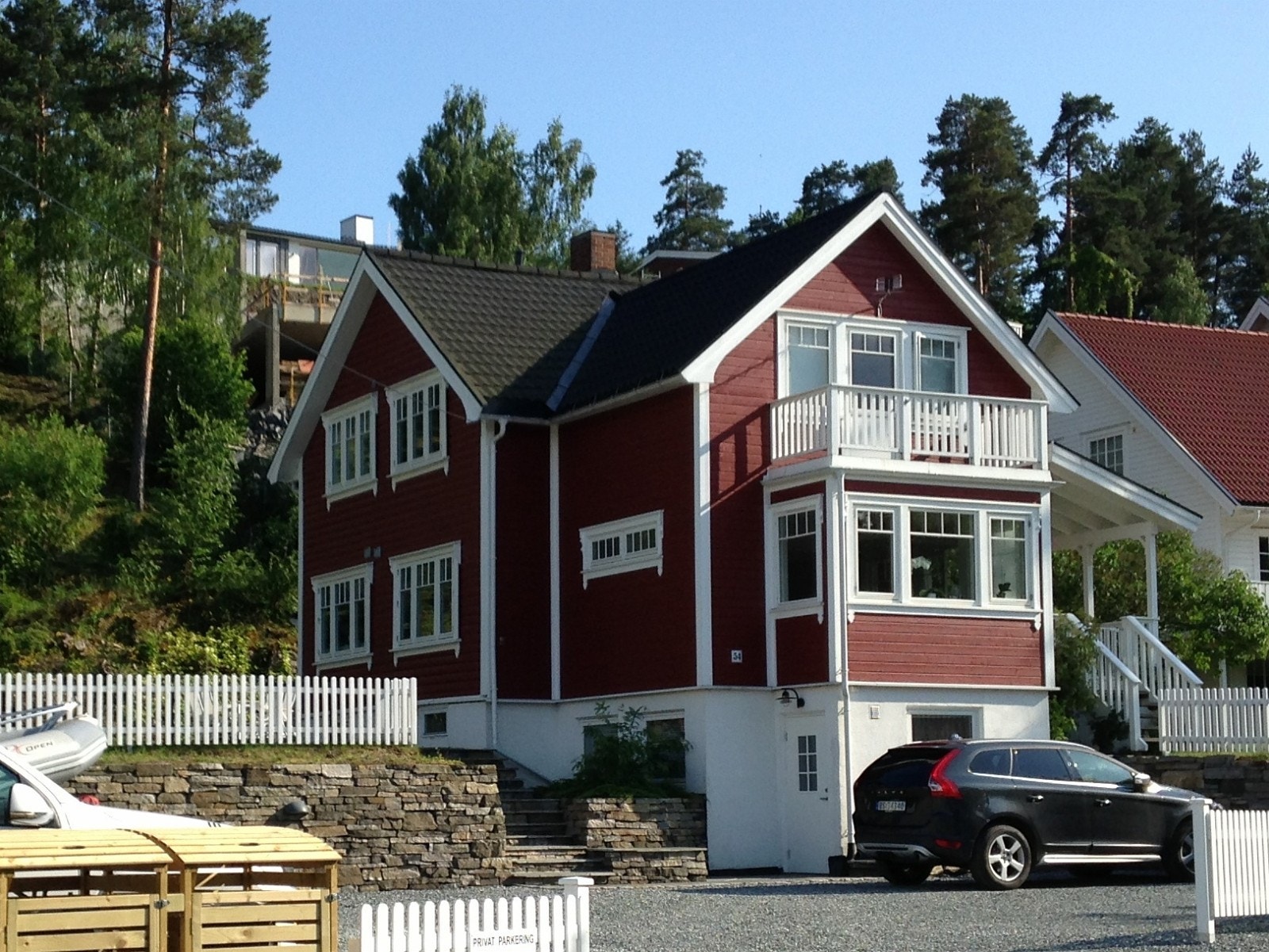 Bruksveien 54, inngang fra parkeringsplass Galleribilde