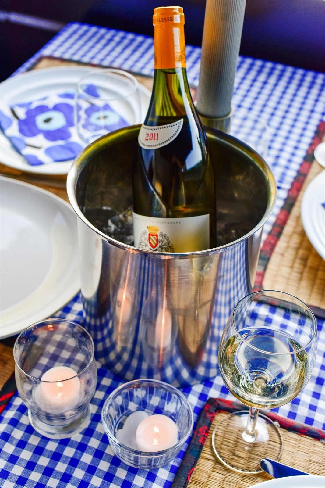 Nyt noe godt i glasset akkopagnert av... Galleribilde