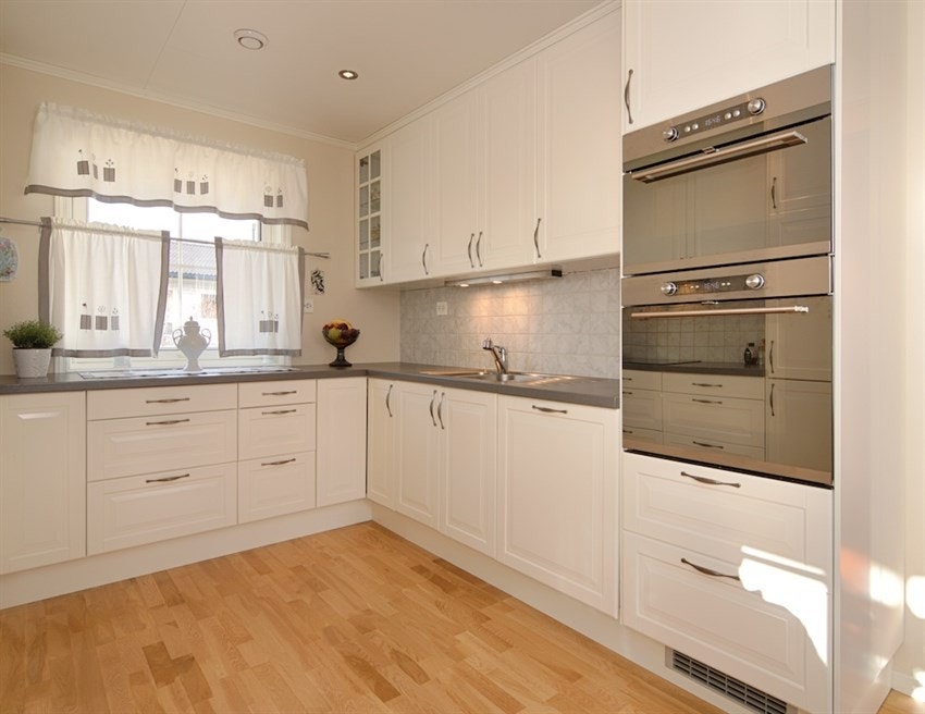 Kjøkken 1. etg med integrerte hvitevarer Galleribilde