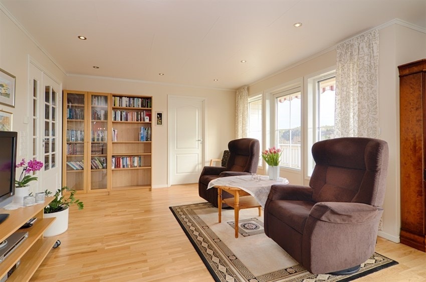 Stue med utgang til veranda 1. etg Galleribilde