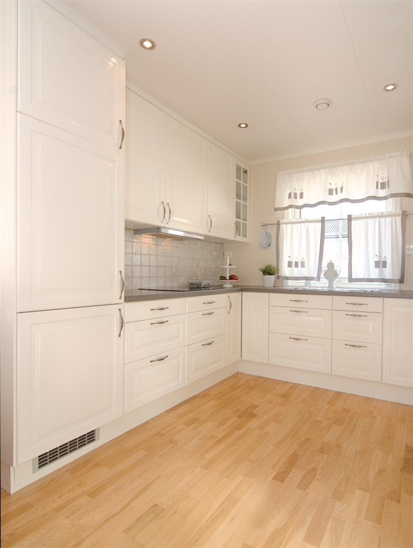 Kjøkken 1. etg med integrerte hvitevarer Galleribilde