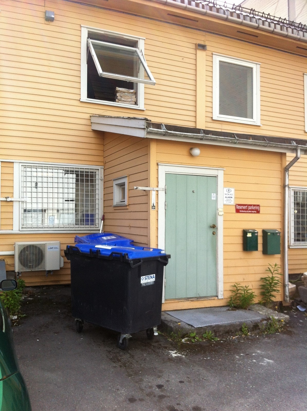 Inngang fra bakgården. Galleribilde