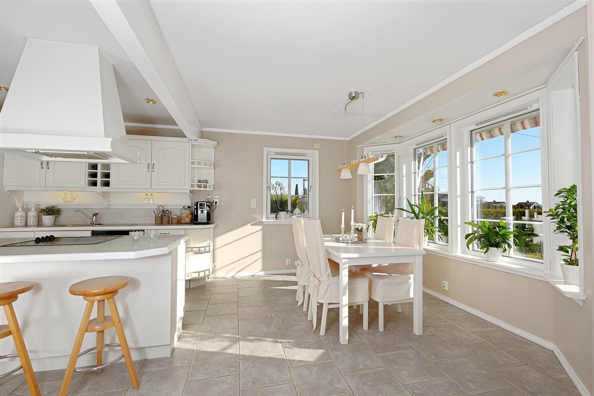 Stort og lyst kjøkken/allrom Galleribilde