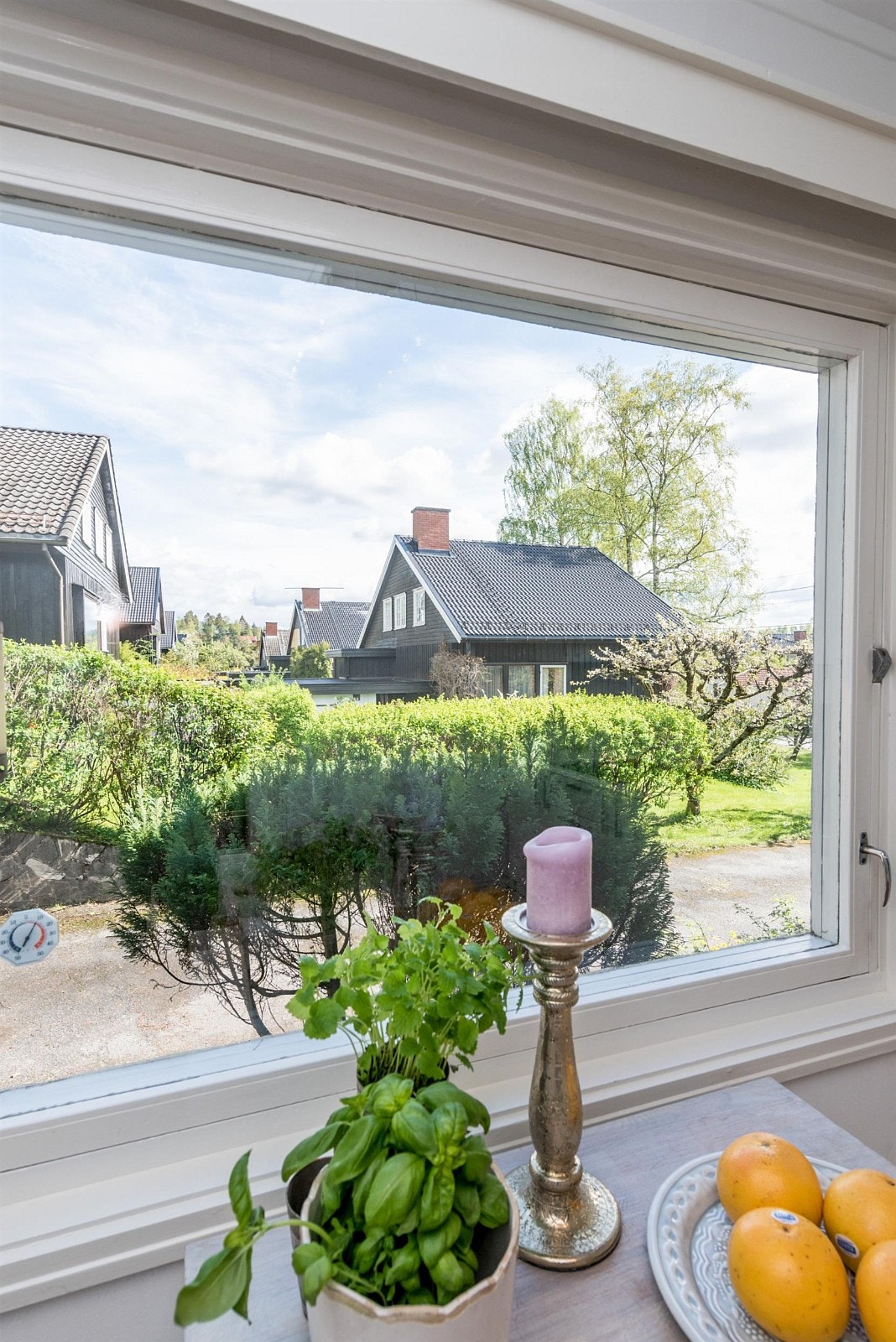 Utsyn fra kjøkkenvinduet. Galleribilde