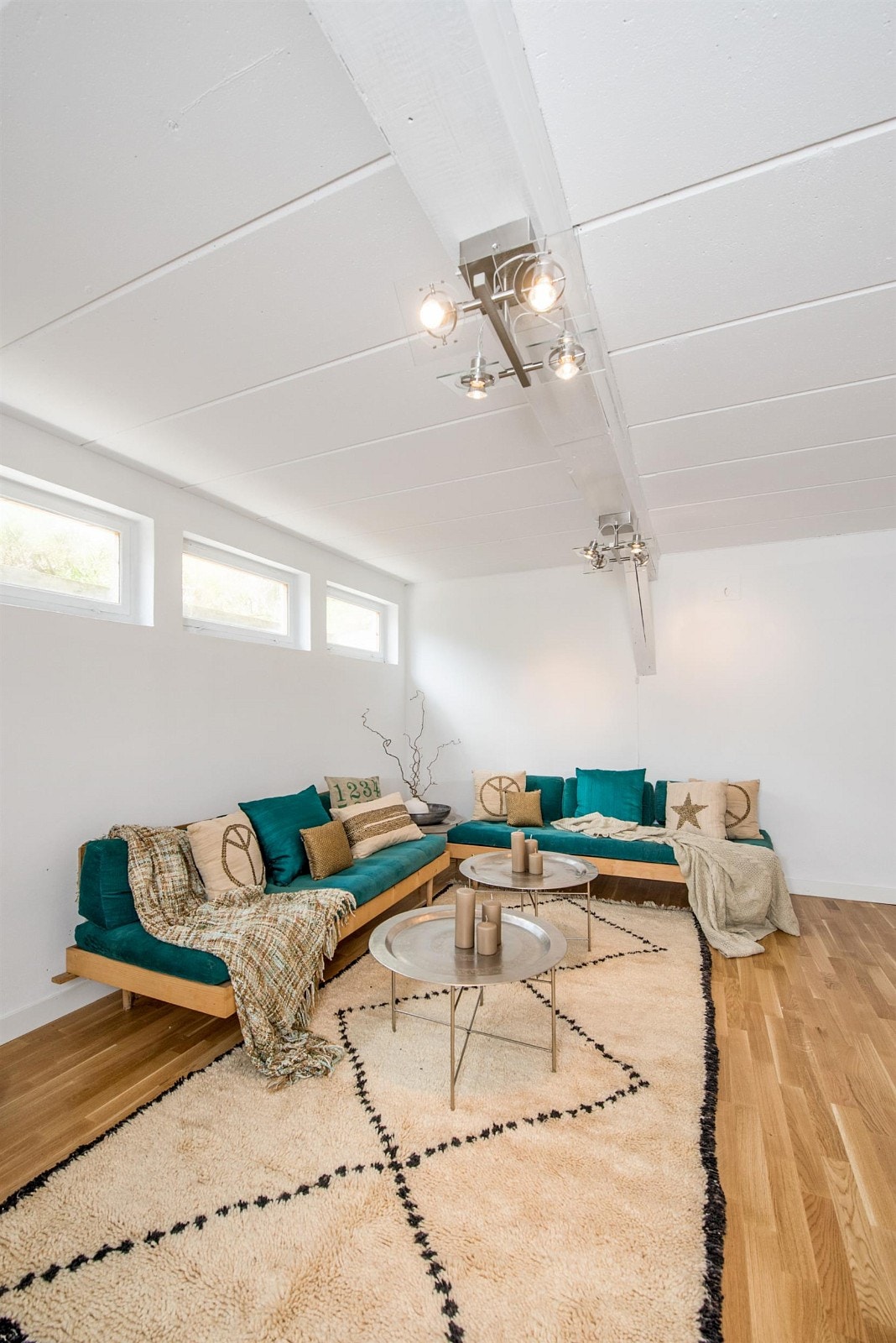 Romslig kjellerstue. Galleribilde