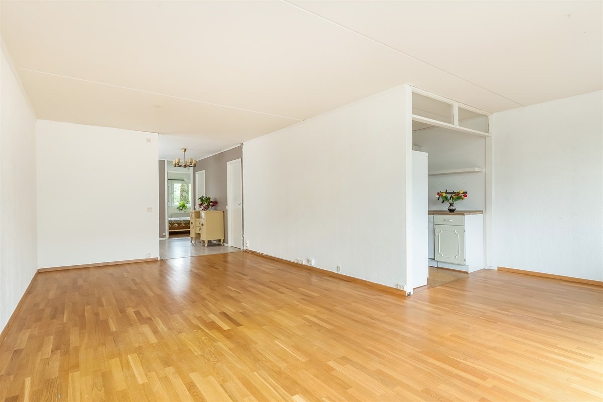 Stue m/delvis åpen kjøkkenløsning Galleribilde