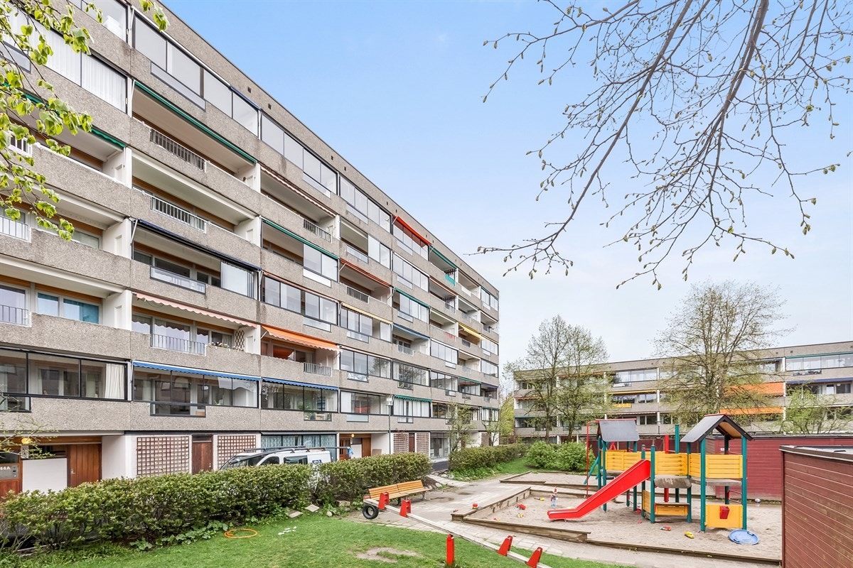 Meklenborg borettslag har en rolig og tilbaketrukket beliggenhet på Hovseter kun en liten spasertur unna Røa sentrum Galleribilde