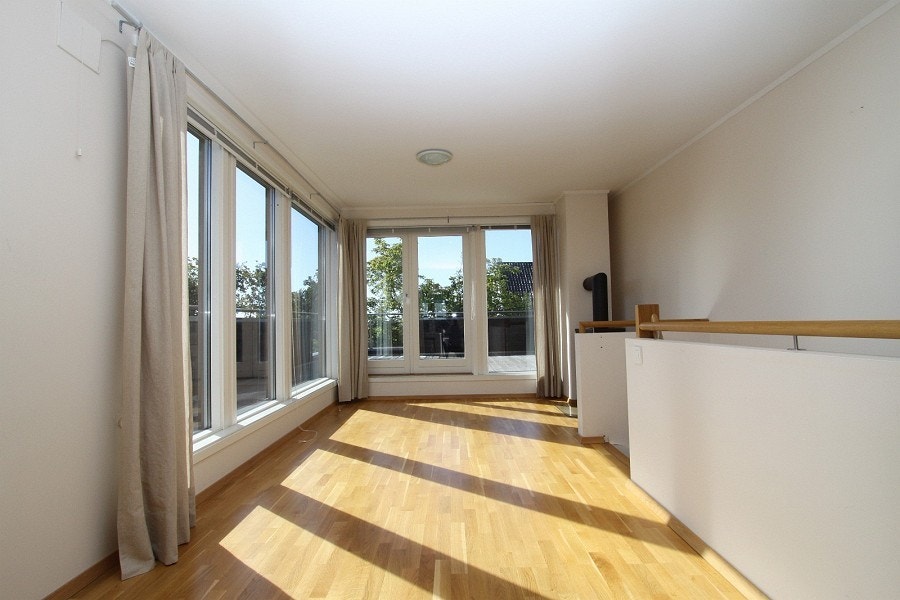 Loftstue i 3.etg med utgang til takterrasse Galleribilde