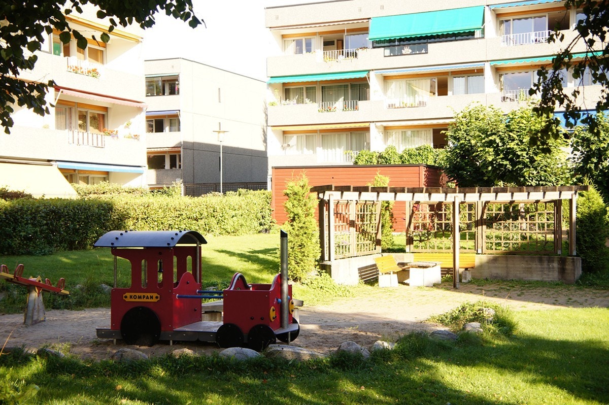 Felles lekeplass (tatt av eier før dreneringsarbeid) Galleribilde