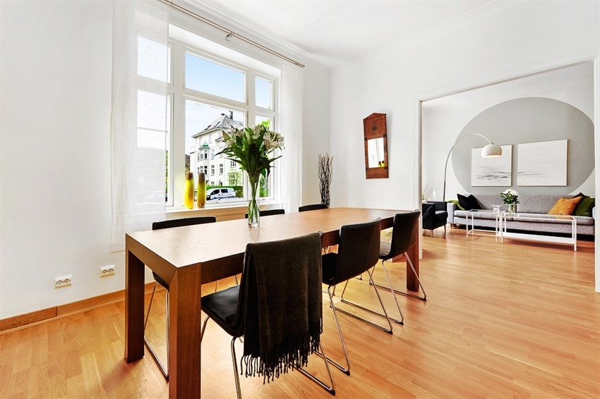 Store vindusflater gir gode lysforhold Galleribilde